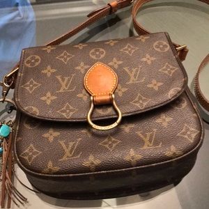 Authentic Louis Vuitton crossbody,good condition